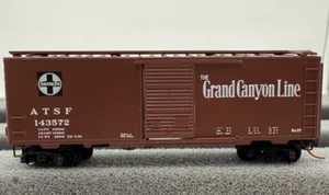 Micro Trenes Serie 1972 ATSF 40' vagón de carga estándar puerta única - 02000072 - Imagen 1 de 12
