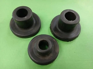 2004 - 2009 DODGE DURANGO UPPER RADIATOR SUPPORT RUBBER BUSHING GROMMET 3pc - Picture 1 of 2