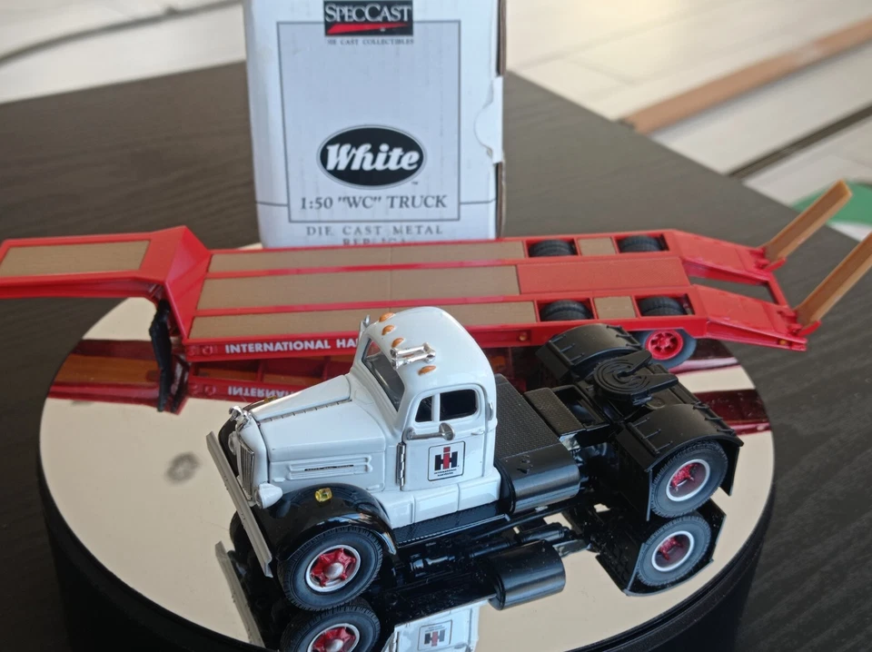 SPECCAST WC22 REF 1584 Camion Rimorchio Ribassato sc 1:50 NOS Int Harvester  - Immagine 1 di 4