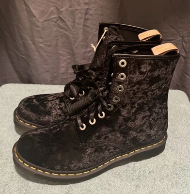 Botas Dr. Martens Vegan 31020 negras de terciopelo aplastado con cordones talla 10 nuevas sin caja Foto 1 de 4
