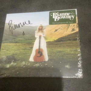 RIANNE DOWNEY,The CONSEQUENCE OF LOVE,signed Cd - Foto 1 di 4