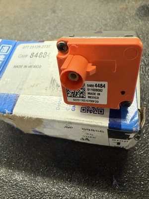 Genuine GM Rearview Driver Information Camera 84884484 - Image 1 of 2