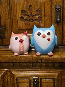 Lindo Par De Cerámica De Búhos Coloridos Decorativos Rosa Azul - Imagen 1 de 9