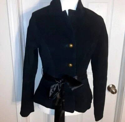 Chaqueta de gamuza tallada con volantes para mujer con corbata de cintura satinada con cinturón negra mediana Foto 1 de 4