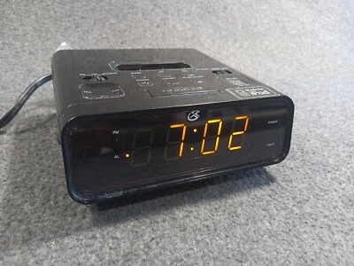 GPX  Model CI188B Clock Radio with Dock for iPod AM/PM Stereo Alarm Clock VTG - Image 1 of 4