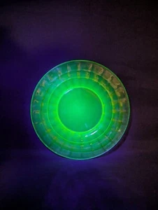 GLOWY! 8.25" Block Optic DINNER PLATE Anchor Hocking VASELINE Green Antique - Picture 1 of 4