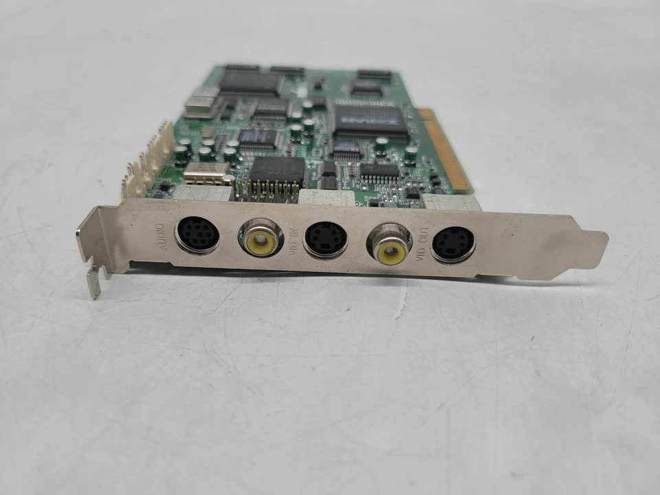 Tarjeta de captura de edición PCI ZORAN Pinnacle Systems 601694-6,0 miroVIDEO Miro DC30+ Foto 1 de 3