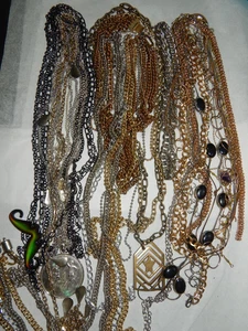 LOT OF 30 VINTAGE - NOW CHAINS/CHAIN NECKLACES - Picture 1 of 7
