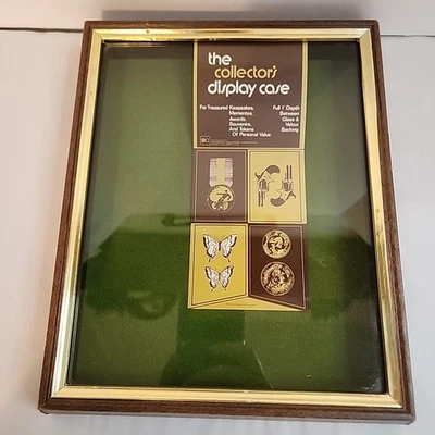 Vintage IIC 8x10 Collector’s Display Case w/ Green Felt & Glass Front Wood Frame - Image 1 of 4
