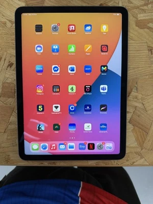 iPad Air 4th Gen 64GB Grey 10.9 includes Apple Pencil Good Condition Unboxed - Image 1 of 4