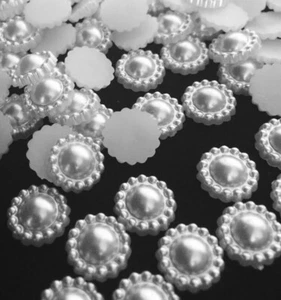 200 X White Pearl Acrylic Flatback Flower Embellishments 8mm - Picture 1 of 4