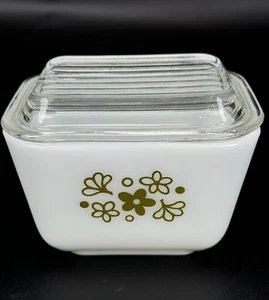 PYREX Spring Blossom 4 dot Crazy Daisy Refrigerator Dish 501 B w Lid 1 1/2 Cup - Picture 1 of 9