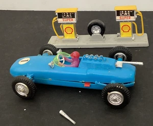 vintage 6" Toy Plastic Car And Shell Gas Station Pumps - Imagen 1 de 9