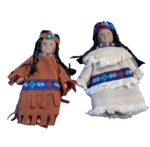 Juego de 2 mini muñecas nativas americanas de porcelana y tela - Imagen 1 de 3