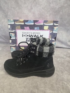 BOTAS NEGRAS Skechers para mujer talla 7 con estante - Imagen 1 de 5