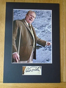 Gert Frobe James Bond original signed authentic Autogramm - UACC / AFTAL. - Bild 1 von 2