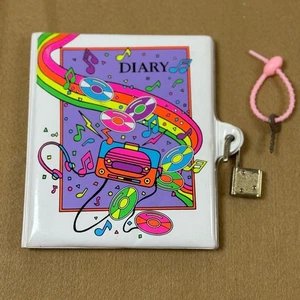 Vintage 80er Tagebuch Schloss & Schlüssel Schallplatten Walkman lila lebendig Taiwan Nostalgie - Bild 1 von 5