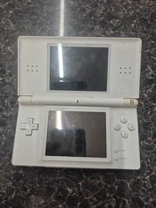 Faulty Nintendo DS Lite White No Charger - Picture 1 of 3