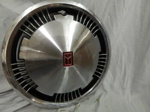 OEM 1992-1993-1994-1995 Oldsmobile 88 and 98 Models Hubcap - Picture 1 of 4
