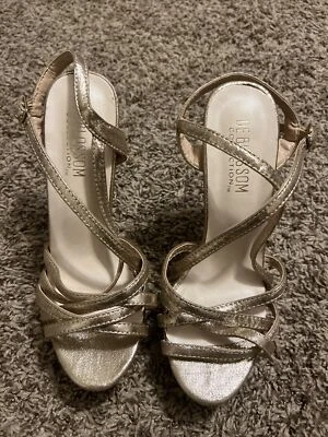 Tacones de espiga dorada, colección De Blossom, talla 7 1/2 Foto 1 de 4