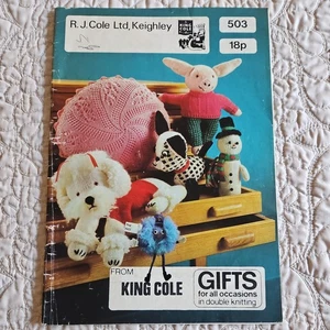 Patrón de tejido King Cole DK Nº 503 regalos para todas las ocasiones - Imagen 1 de 14