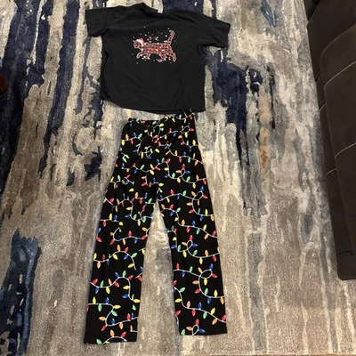 Pijama de niña con temática de luces navideñas talla 10/12 usado en buen estado Foto 1 de 4