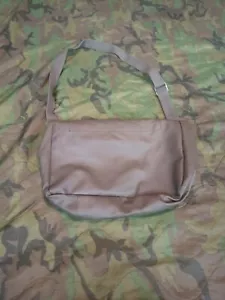 Bolsa de máscara de gas del ejército suizo con correa mochila excedente militar paquete verde oliva - Imagen 1 de 3