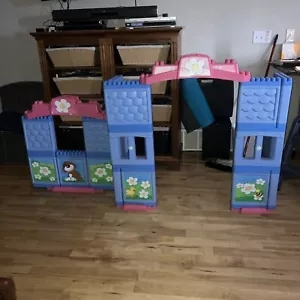 PLAY MY OWN HOME MEGA BLOKS - CHILD SIZE CASTLE PLAYHOUSE Giant House Megabloks - Picture 1 of 5