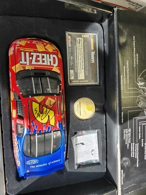 2003 Terry Labonte #5 Kellogg's Cheez it SIGNED 1/24 Team Caliber Owners Series - Image 1 of 4