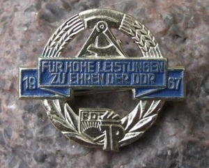 1967 Fur Hohe Leistungen East German DDR Honourable Performance Award Pin Badge - Picture 1 of 2