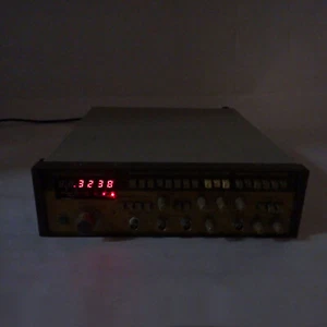 INSTEK FG-813 VRSATILE FUNCTION GENERATOR 0.1Hz-13MHz MODULATION FREQUENCY SWEEP - Picture 1 of 9