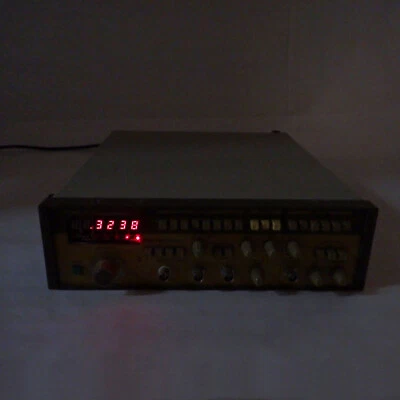 INSTEK FG-813 VRSATILE FUNCTION GENERATOR 0.1Hz-13MHz MODULATION FREQUENCY SWEEP - Image 1 of 4