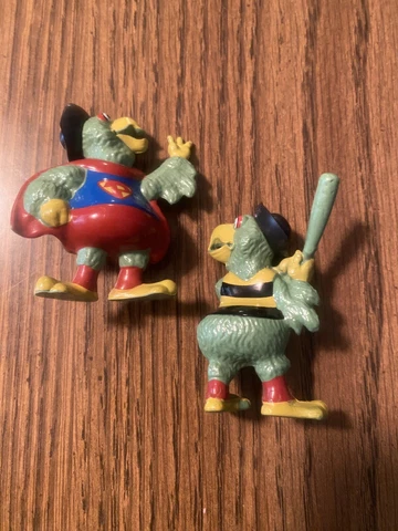 Vintage Pittsburgh Pirates Green Parrot Mascot  Figurines set w/ Bat, w/cape1988 Cover