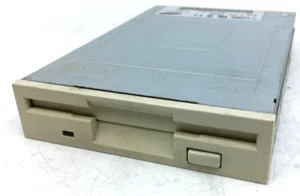 Samsung SFD-321B 3.5" Internal Floppy Disk Drive White - Picture 1 of 5
