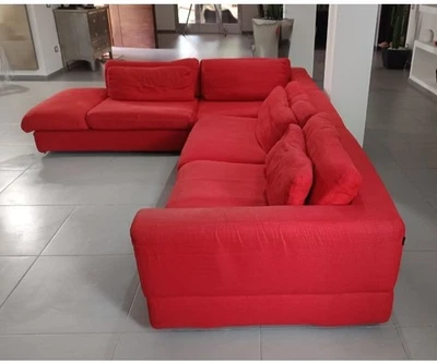 divano angolare rosso  - Immagine 1 di 4