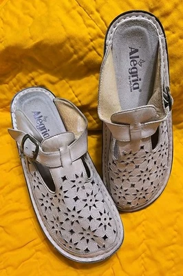 Zueco cómodo sin cordones Alegria Mula 38 8 diseño recortado cuero beige punto dorado Foto 1 de 4