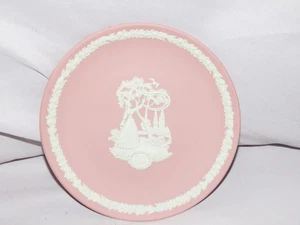 Plato de cosméticos vintage Wedgwood Jasperware 1983 rosa Mary Kay Inglaterra 6 1/2" - Imagen 1 de 3