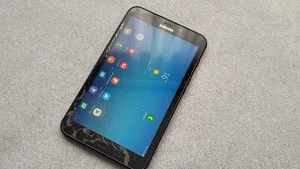 SAMSUNG GALAXY TAB ACTIVE 2 8.0 SM-T395 BROKEN SCREEN / NO BATTERY DEFEKT - Picture 1 of 4
