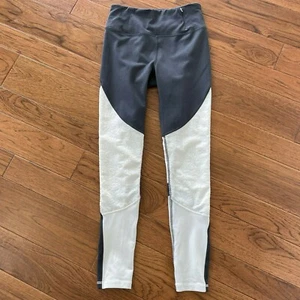 Calia By Carrie Underwood Leggings Size XS Limited Edition Embossed Gray White - Picture 1 of 6