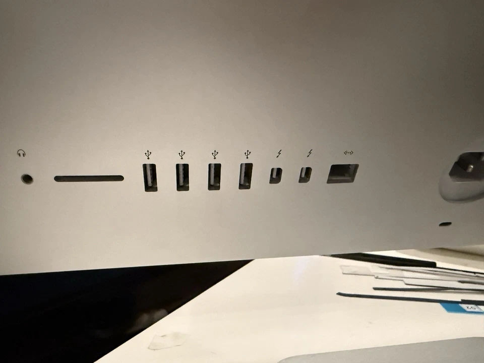 Apple iMac 21.5” A1418 para piezas/no funciona. Sin bota. Disco duro de 1 TB. Modelo 2015/2017 Foto 1 de 4