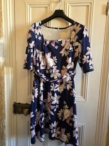 Navy And Pink Floral Bodycon Dress. Size 24 - Picture 1 of 2