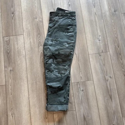 Calça Gap Feminina Namorada Cáqui Tamanho 8 Verde Estampa Camuflagem Algodão Elástico Chinos - Imagem 1 de 4