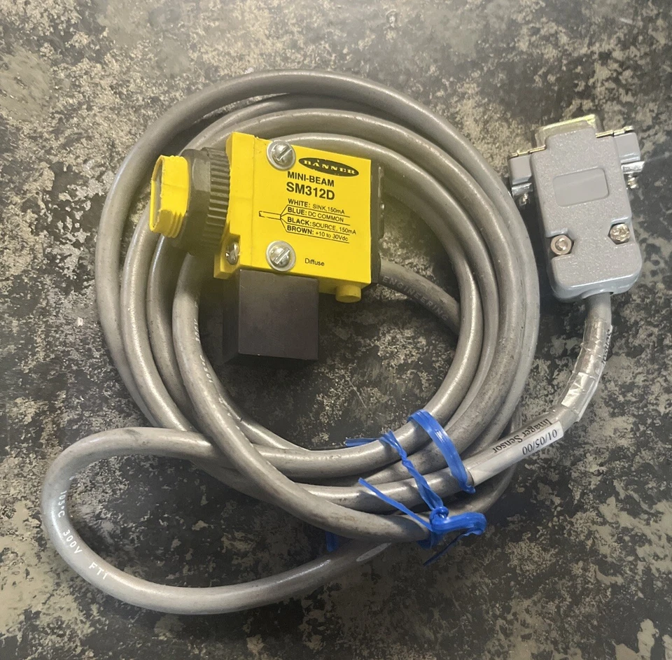 Banner Engineering 25619 / SM312D MINI-BEAM Photoelectric Proximity Sensor - Image 1 of 2
