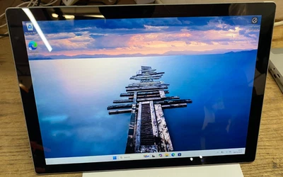 Microsoft Surface Pro 7 Plus I5-1135G7 8GB RAM 256GB SSD - CRACKED SCREEN - Image 1 of 4