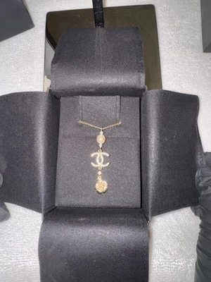 Collar Vintage Auténtico Chanel Perla Y Chapado en Oro CC Foto 1 de 4