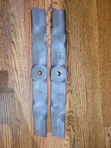 John Deere Mower Blades 2Pack OEM GX00166 - Picture 1 of 2
