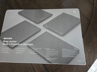 Incase Snap Jacket for 15" MacBook Pro  Thunderbolt 3 (USB-C) Gray - Image 1 of 4