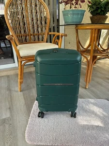 Samsonite Outline Pro 21" Hardside Carry-on Spinner Color: Green - Picture 1 of 6
