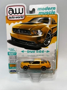 Auto World Modern Muscle - Ford Mustang Boss 302 2012 (Yellow Blaze) - Imagen 1 de 1