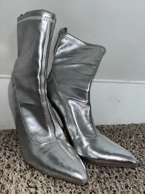 Silver Boots Foto 1 de 4